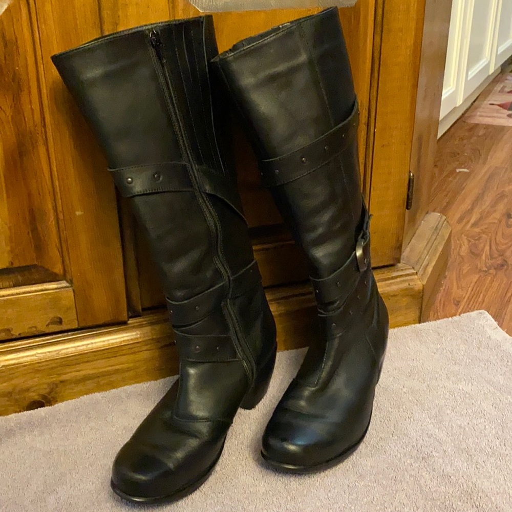 Glossy black Naot boots. Size 38.